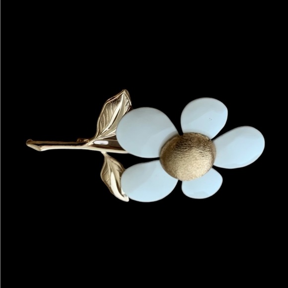 Vintage 60s Sarah Coventry White Enamel Daisy Brooch - Picture 3 of 8